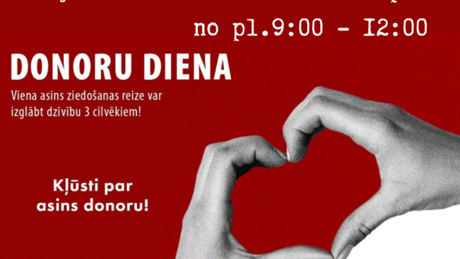 Attēlā redzama sarkana informatīva afiša par asins donoru dienu. Augšpusē norādīts datums: 23.04.2026., vieta – Viļakas bibliotēkas telpas, un laiks – no plkst. 9:00 līdz 12:00.  Vidū lieliem burtiem rakstīts “Donoru diena”, zemāk paskaidrots, ka viena asins ziedošanas reize var izglābt trīs cilvēku dzīvības, un aicinājums kļūt par asins donoru.  Apakšējā daļā redzamas divas rokas, kas ar pirkstiem veido sirds formu, simbolizējot palīdzību un rūpes.