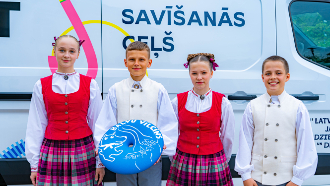 Zanes Meieres vadītā bērnu deju kolektīva ''Balvu vilciņš'' 5.–7. klašu grupas dalībnieki