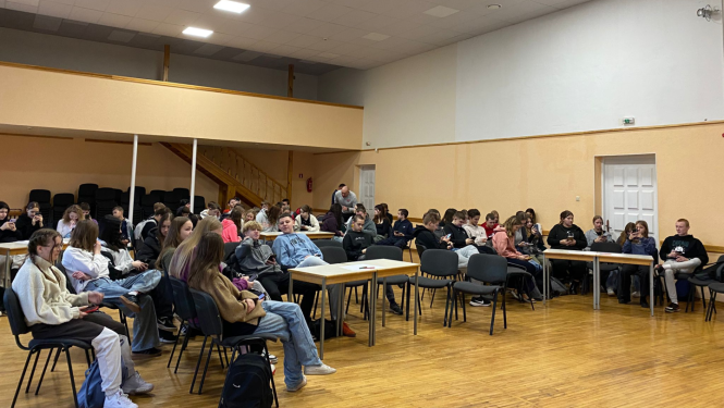 Īsteno jaunatnes programmas projektu “Plecu pie pleca”