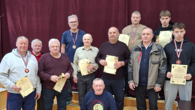 Sacenšas novusa spēlētāji