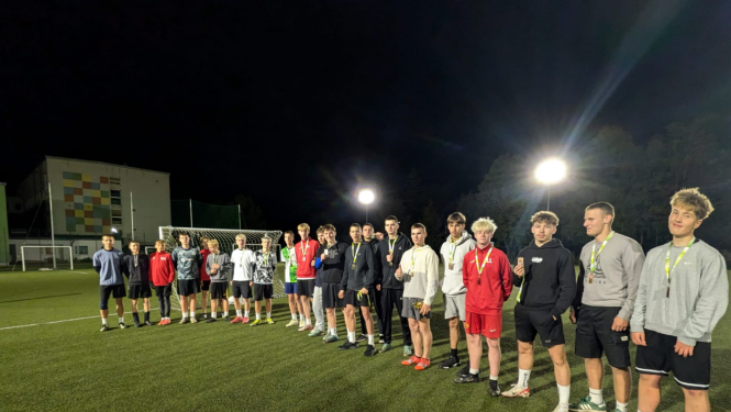 Aizvadīts Nakts turnīrs mini futbolā