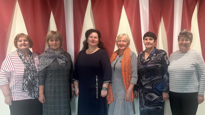 Balvu novada seniori kopā ar Balvu novada priekšsēdētāja vietnieci sociālās, izglītības, kultūras un sporta attīstības jautājumos Aiju Mežali