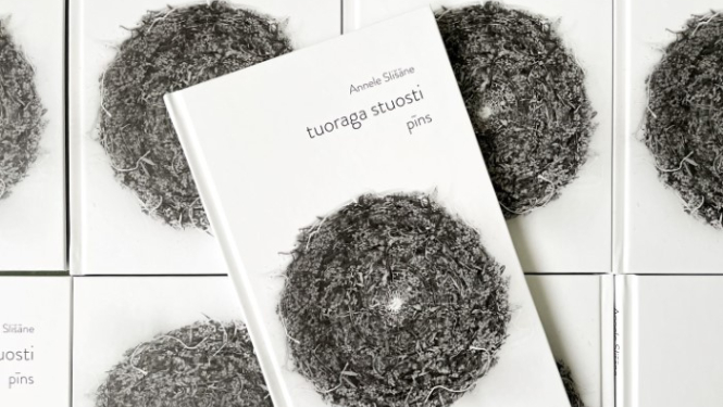 Šī brīža Latgales labākā prozas rakstītāja Annele Slišāne izdevusi stāstu un dzejas krājumu “tuoraga stuosti. pīns”
