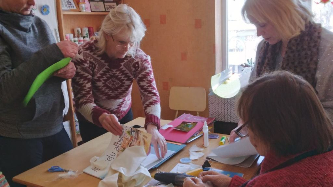 Briežuciemā, Ziemassvētkus gaidot, tiek iedegtas Adventes sveces