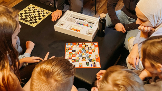 Viļakas jaunieši spelē galda spēles