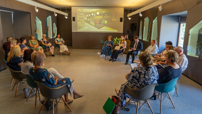 “Cerams, ka atradīsim kopēju valodu!” Tikšanās ir Izglītības ministrijas pārstāvjiem