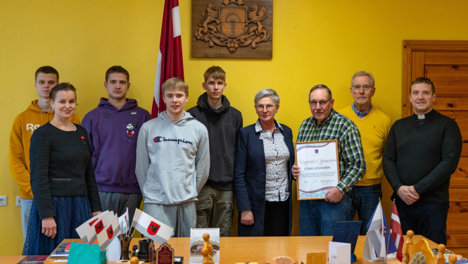 Pateicībā par nesavtīgu ieguldījumu un atbalstu