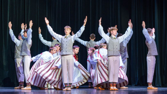 Bērnu un jauniešu deju kolektīvi sekmīgi izdejojuši Svētku koprepertuāra dejas