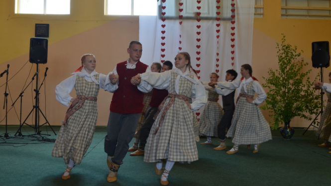 Svētku mīļkoncerts māmiņām Stacijas pamatskolā
