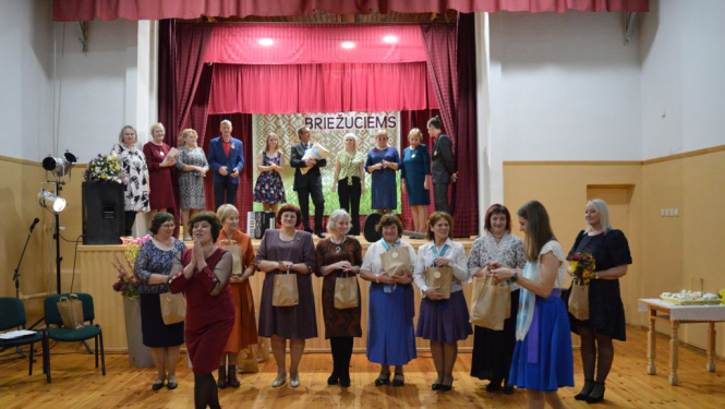 Briežuciemā svētki ne tikai dramatiskajam kolektīvam, bet visiem pasākuma apmeklētājiem