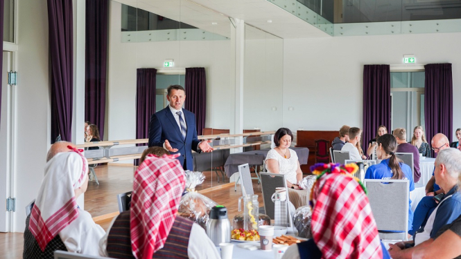 Izsaka pateicību starptautiskā folkloras festivāla "Lipa kust" dalībniekiem