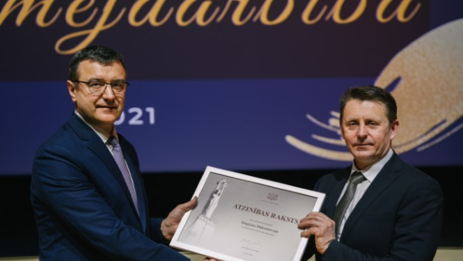 Finanšu ministrs vizītes laikā Balvos pasniedz MK Atzinības rakstu Balvu novada domes priekšsēdētājam