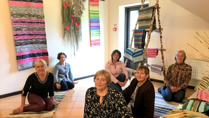 Akcijas “Satiec savu meistaru” ietvaros top Bērzpils pagasta svinīgo pasākumu sarkanais paklājs