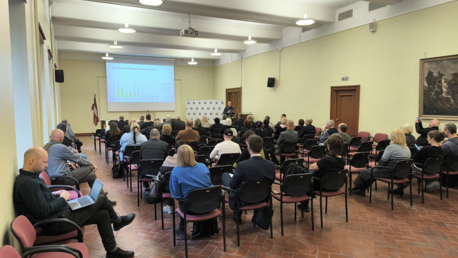 Konferences dalībnieki Latvijas Kara muzejā