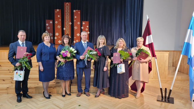 Balvu novada pašvaldības darbinieki saņem Valsts probācijas dienesta Pateicības rakstu