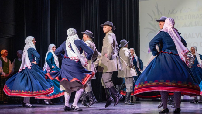 Aizvadīta Balvu novada tautisko deju kolektīvu skate– koncerts 