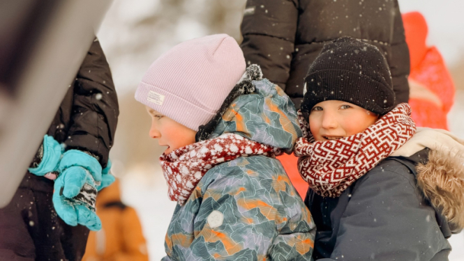 Nometnes dalībnieki izbauda ziemas priekus