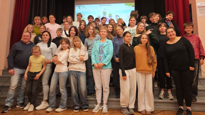 Nordplus Junior projekta dalībnieku kopbilde Alsungas Mākslu pamatskolā 