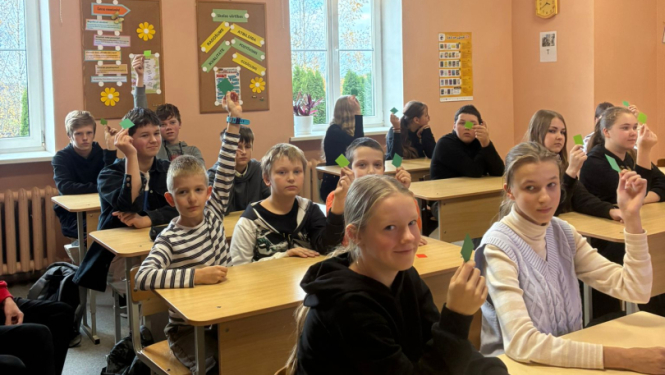 Bērzpils pamatskolas skolēni mācību laikā