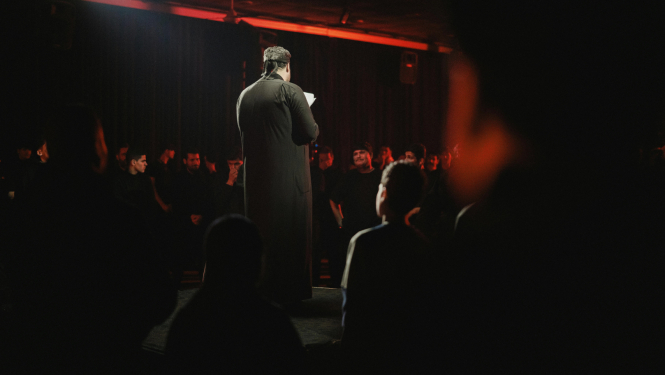 Fonā redzami pasākuma dalībnieki