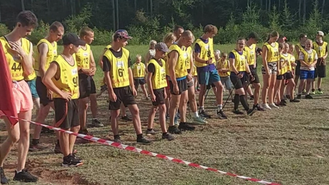 Sākušās skriešanas un nūjošanas sacensības “Balkanu apļi”