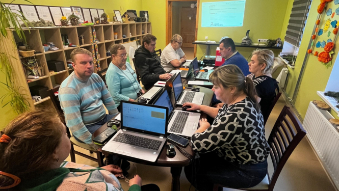 Viļakas dienas aprūpes centra klienti apgūst datorprasmes