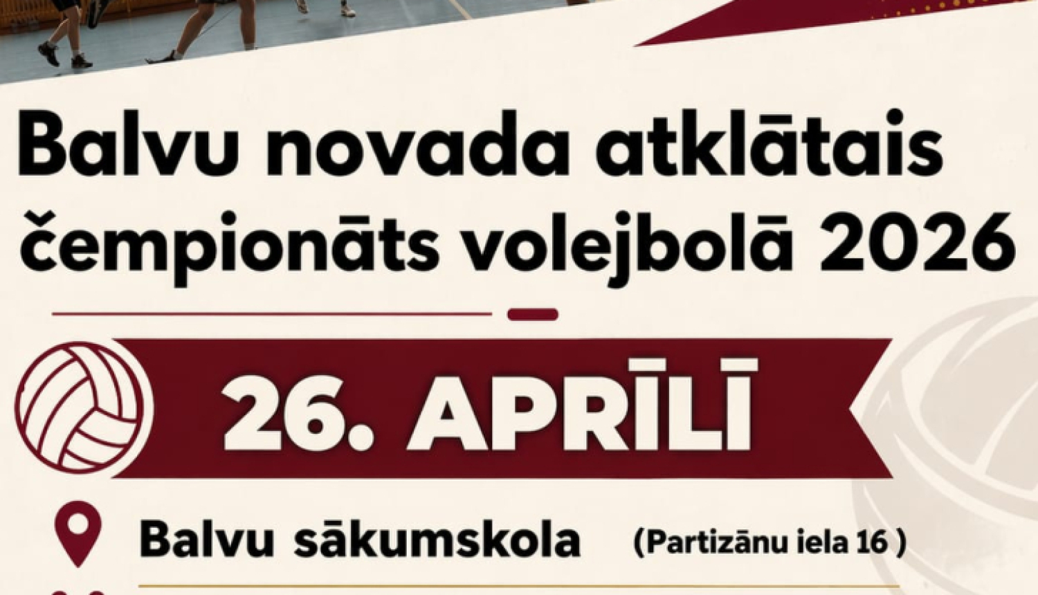 Plakāts par volejbola turnīru. Augšā redzami spēles momenti sporta zālē – spēlētāji lec un sit bumbu pāri tīklam. Zemāk teksts informē par “Balvu novada atklāto čempionātu volejbolā 2026”, kas notiks 26. aprīlī Balvu sākumskolā. Norādīti spēļu laiki: cīņa par 3. vietu plkst. 12:00 un fināls plkst. 13:30, kā arī apbalvošana un kontaktinformācija.