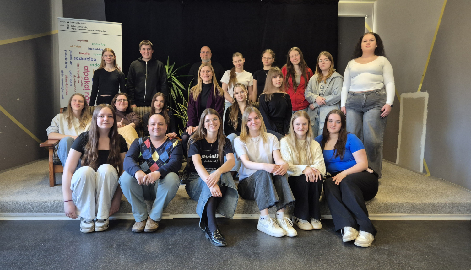 Dalībnieku kopbildi, kuri piedalījās meistarklasē ''No idejas līdz podkāstam''