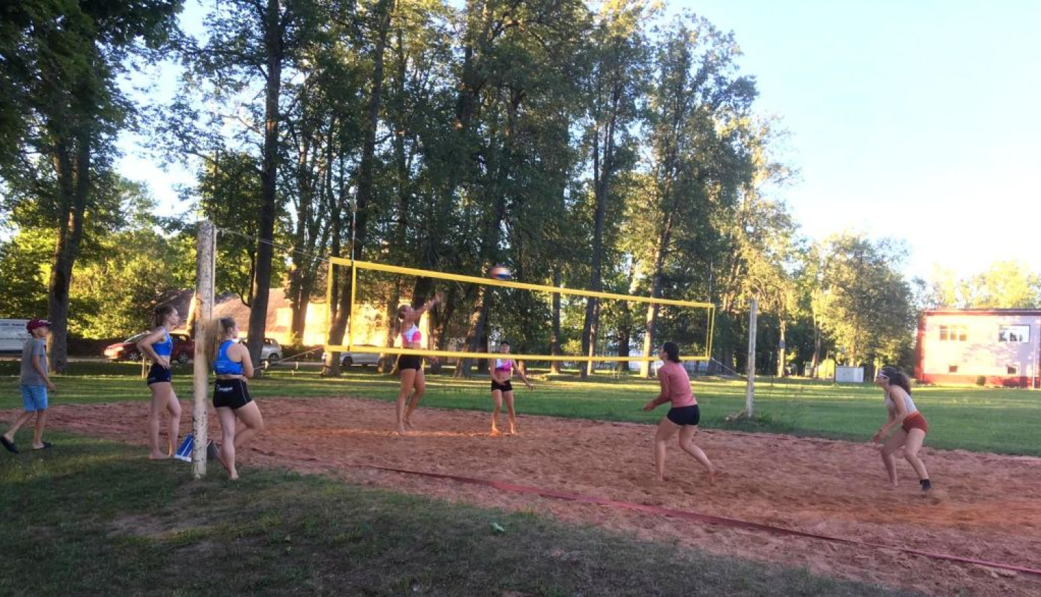 Turpinās pludmales volejbola čempionāts