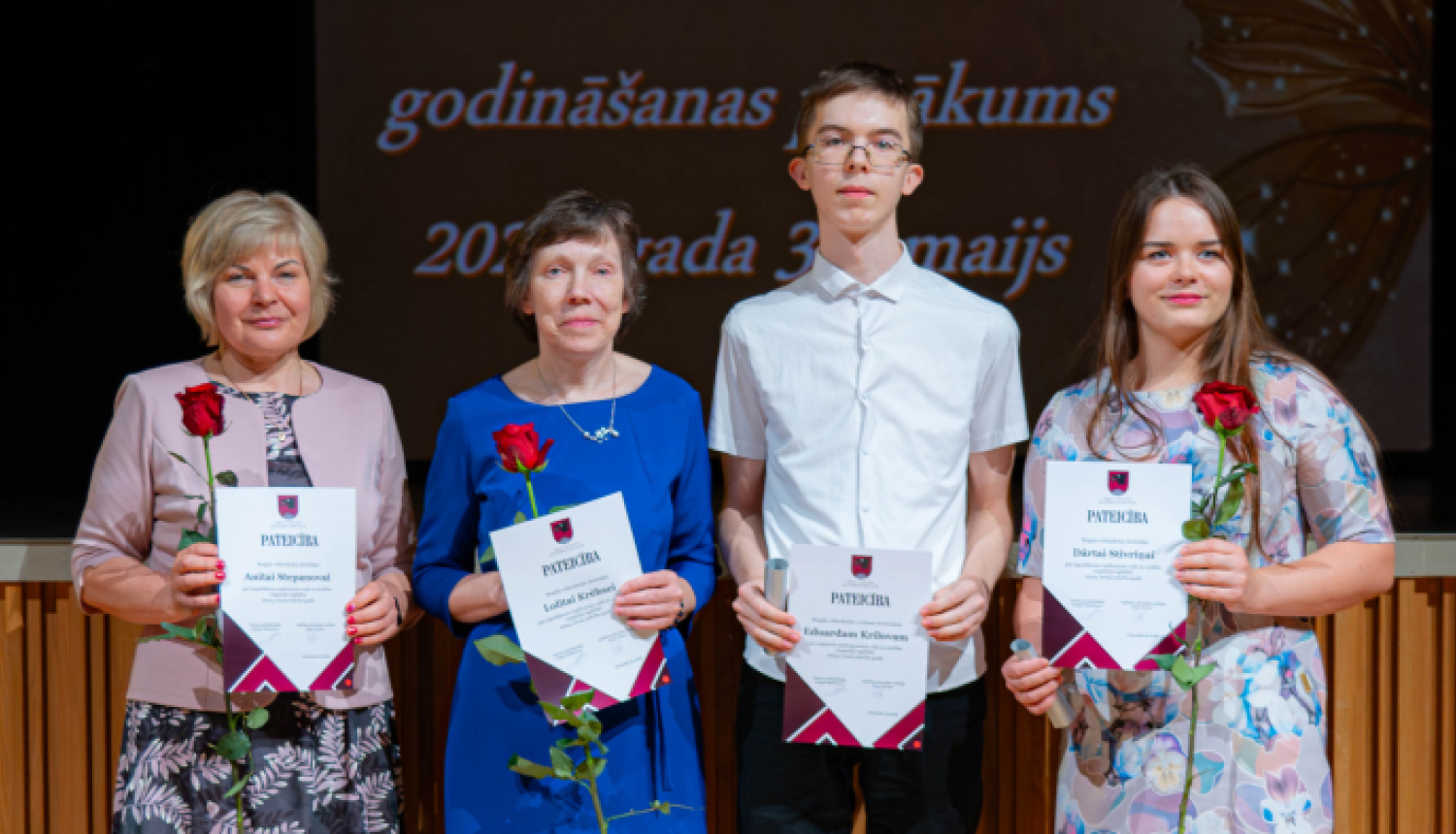 Eduards Krilovs, Rugāju vidusskolas 10.klases audzēknis, kurš vairākās olimpiādēs ieguvis I vietas