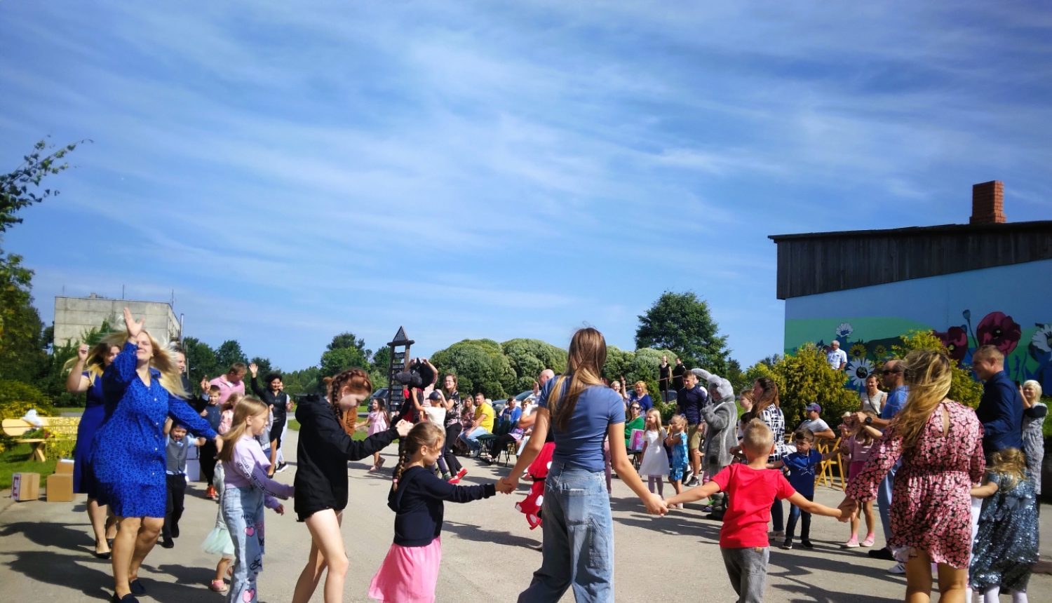 Aizritējusi pagasta diena Briežuciemā "Ziedi. Ziedi! Ziedēšana."