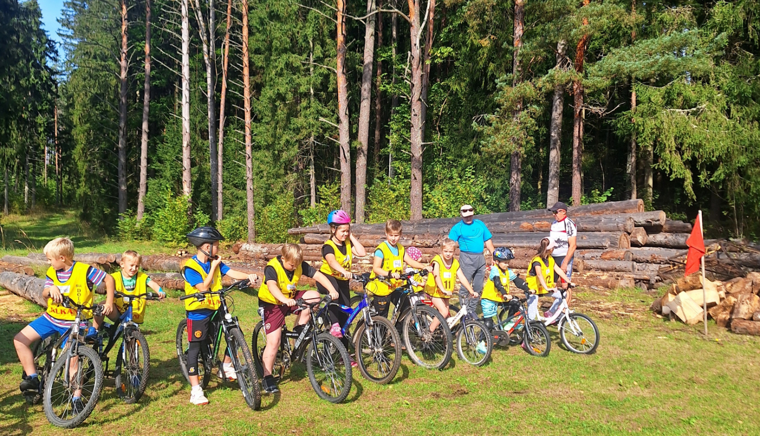 Sacenšas riteņbraucēji