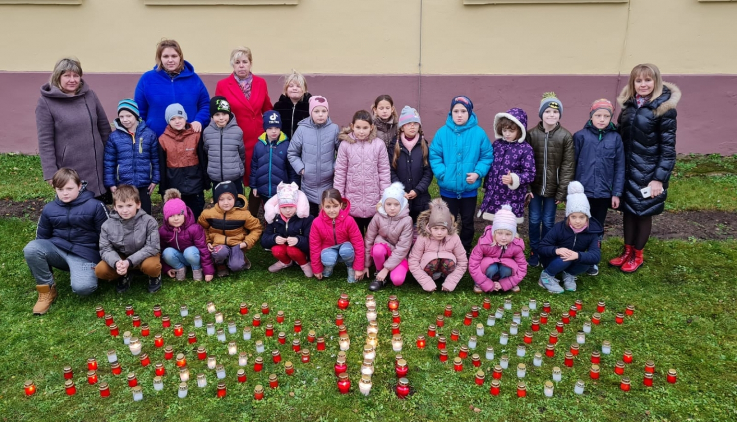 Sveču ornamenta ,,Laimas skujiņa’’  veidošana Stacijas pamatskolā