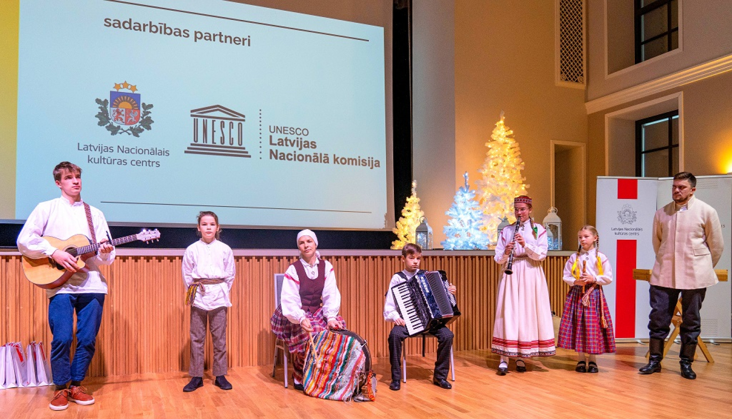 Kultūras un nemateriālais kultūras mantojums ir ļoti svarīgs nācijas pastāvēšanai – informatīvajā seminārā tiekas kultūras jomas pārstāvji