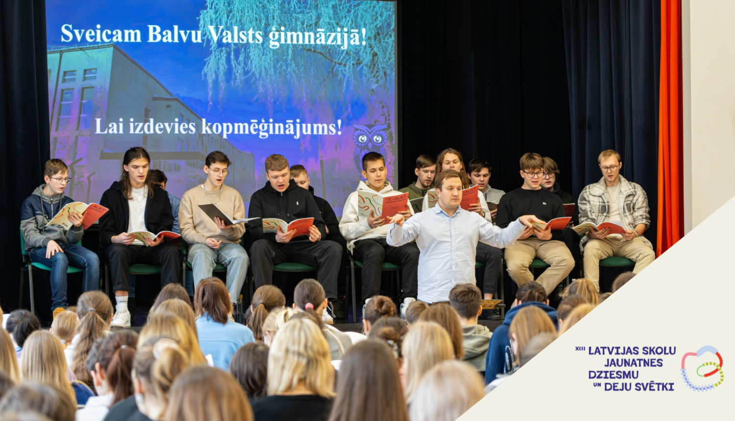 Pirmais koru kopmēģinājuma Balvu Valsts ģimnāzijā koristi