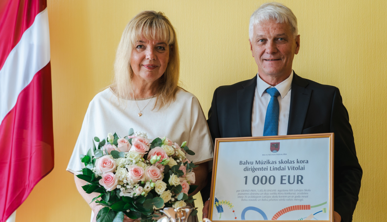 Balvu novada pašvaldības domes priekšsēdētājs Jānis Trupovnieks kopā ar diriģenti Lindu Vītolu