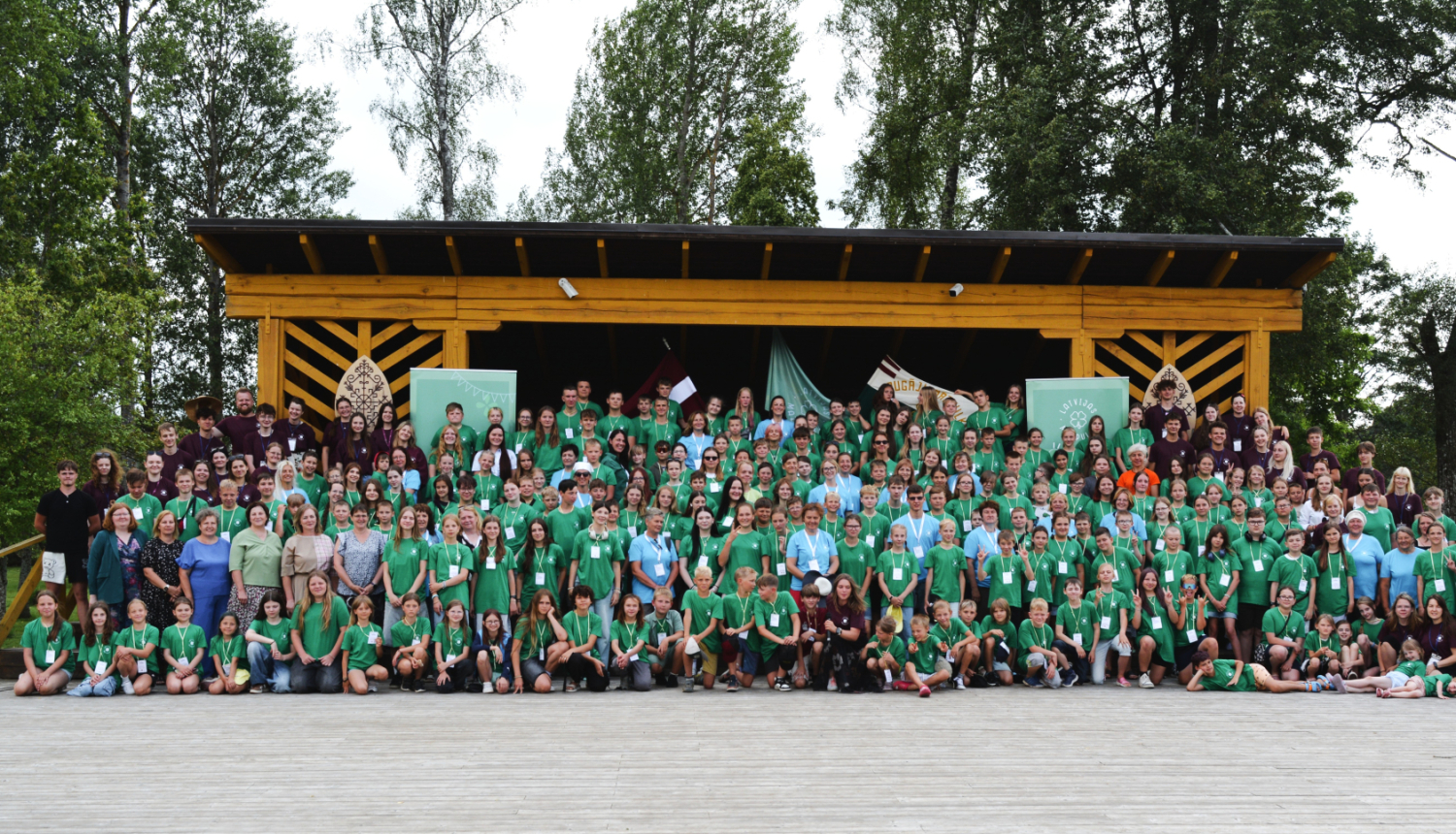 Rugāju parkā svinīgi atklāta XXIV Vislatvijas mazpulku nometne “Visu daru es ar prieku!”