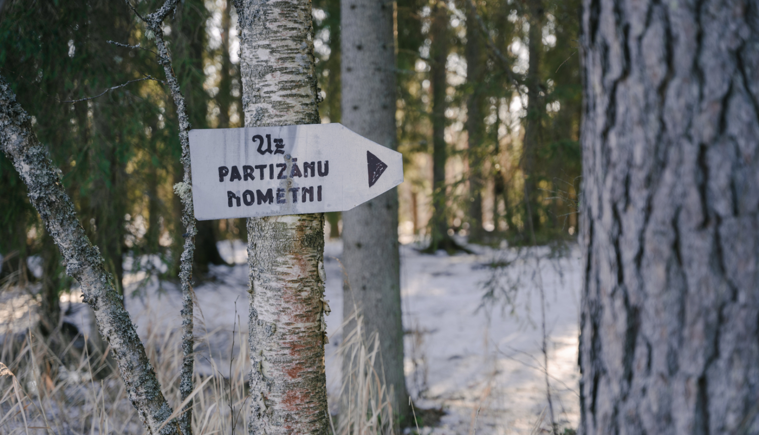 Norāde uz partizānu nometni Stompaku purvā