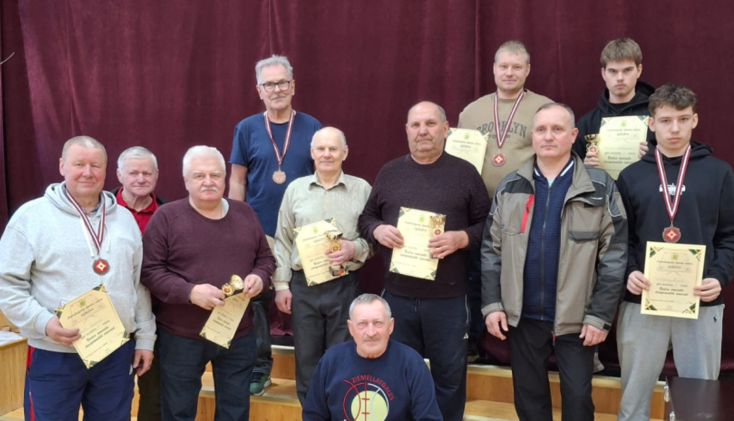 Sacenšas novusa spēlētāji