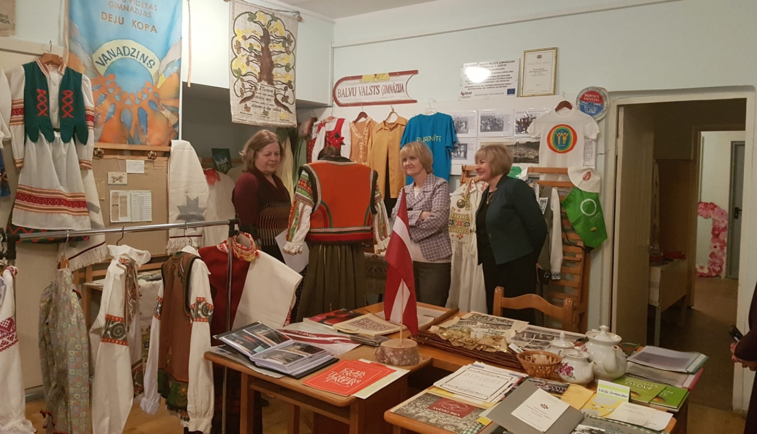 Tiekas sociālās un pilsoniskās mācību jomas vēstures skolotāji