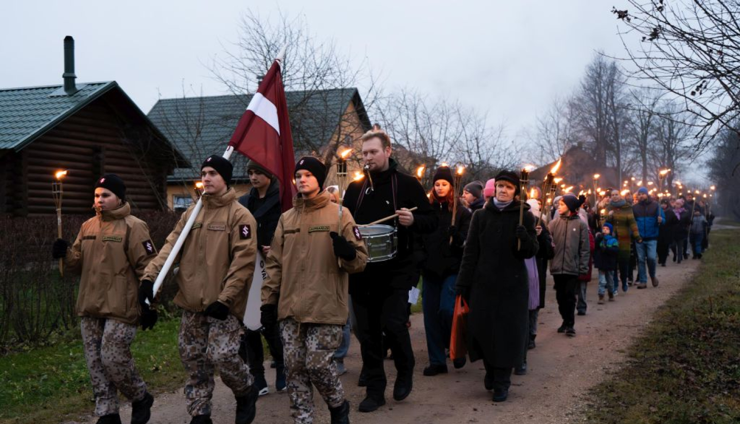Iedzīvotāji Baltinavā vienojās Lāčplēša dienas lāpu gājienā