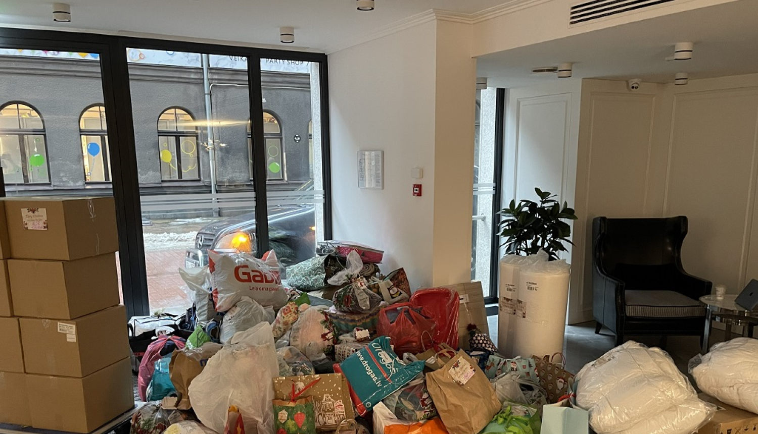 Labie darbi vairo prieku – uzņēmums “Dynatech” sagādā dāvanas bērniem Balvos