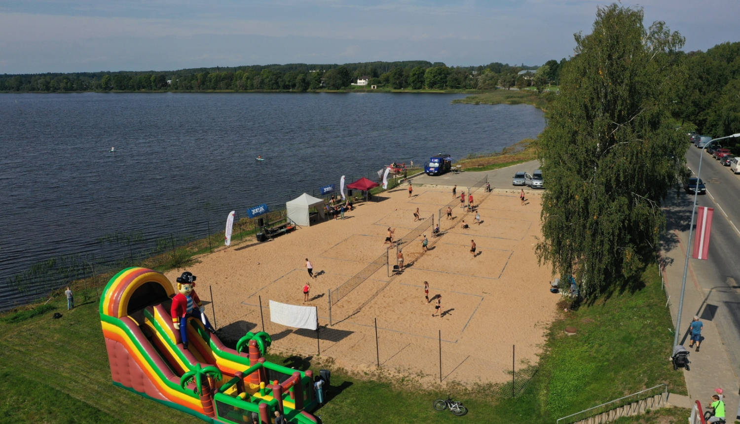 Aizraujoši aizvadīts Balvu ezera sporta festivāls