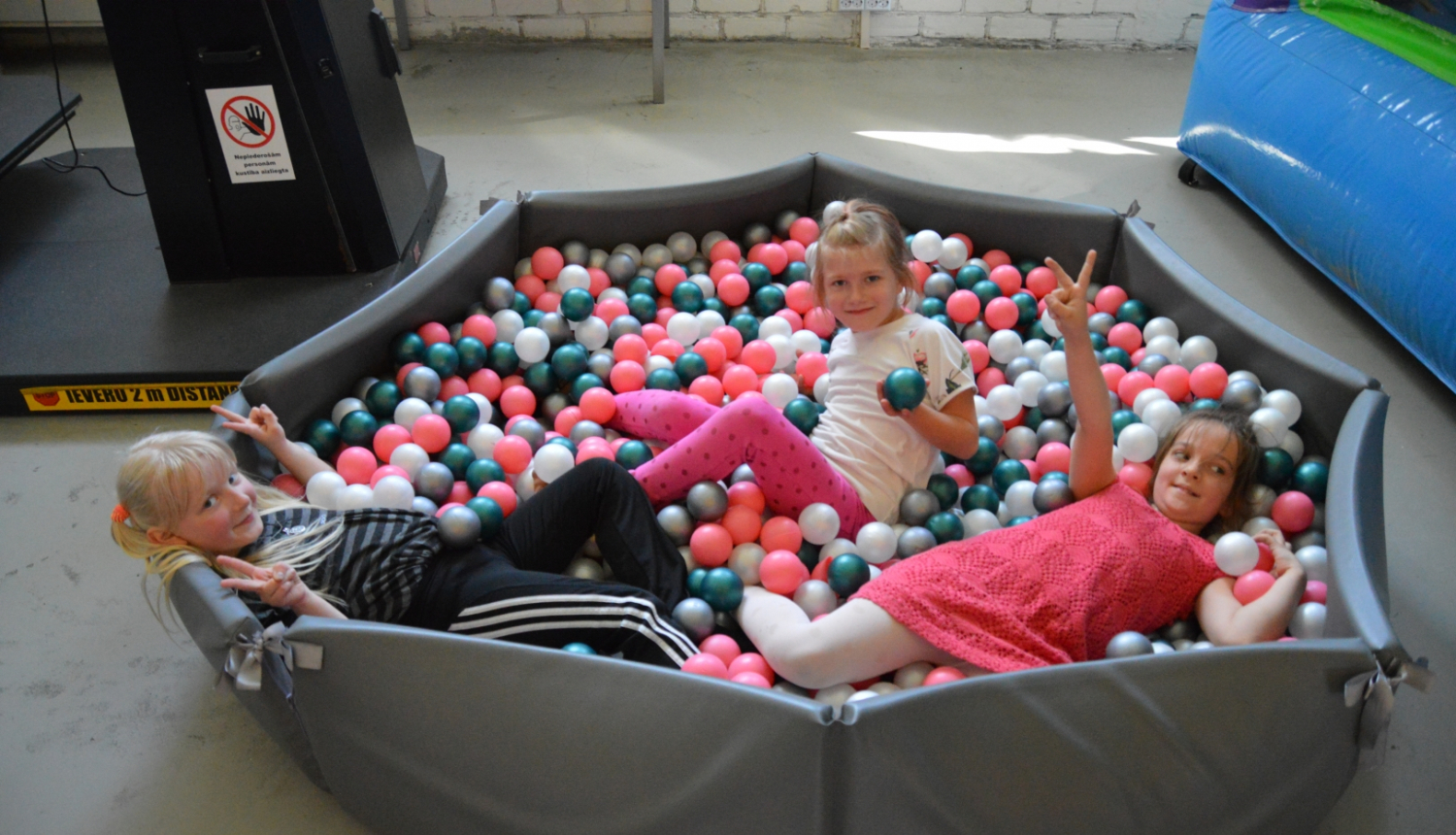 Mācību gada noslēguma izklaide kafejnīcā Kureti Kafe