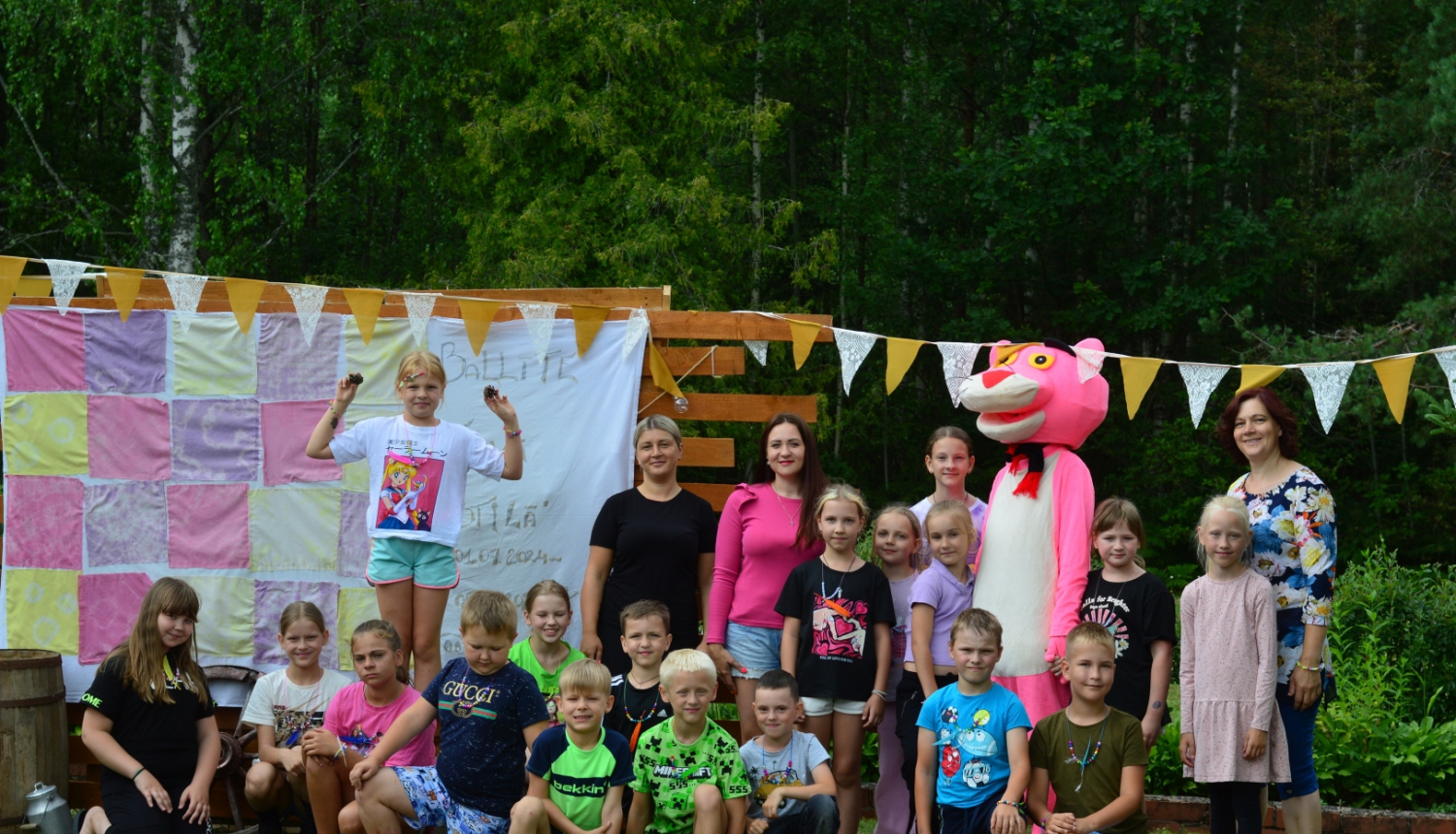 Aizvadīta izglītojoši izklaidējošā dienas nometne ''Ballīte Tavā stilā''