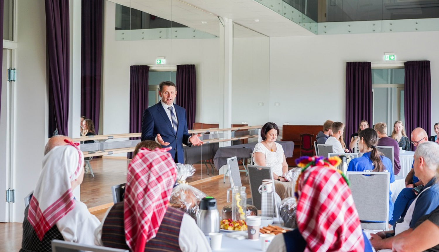Izsaka pateicību starptautiskā folkloras festivāla "Lipa kust" dalībniekiem