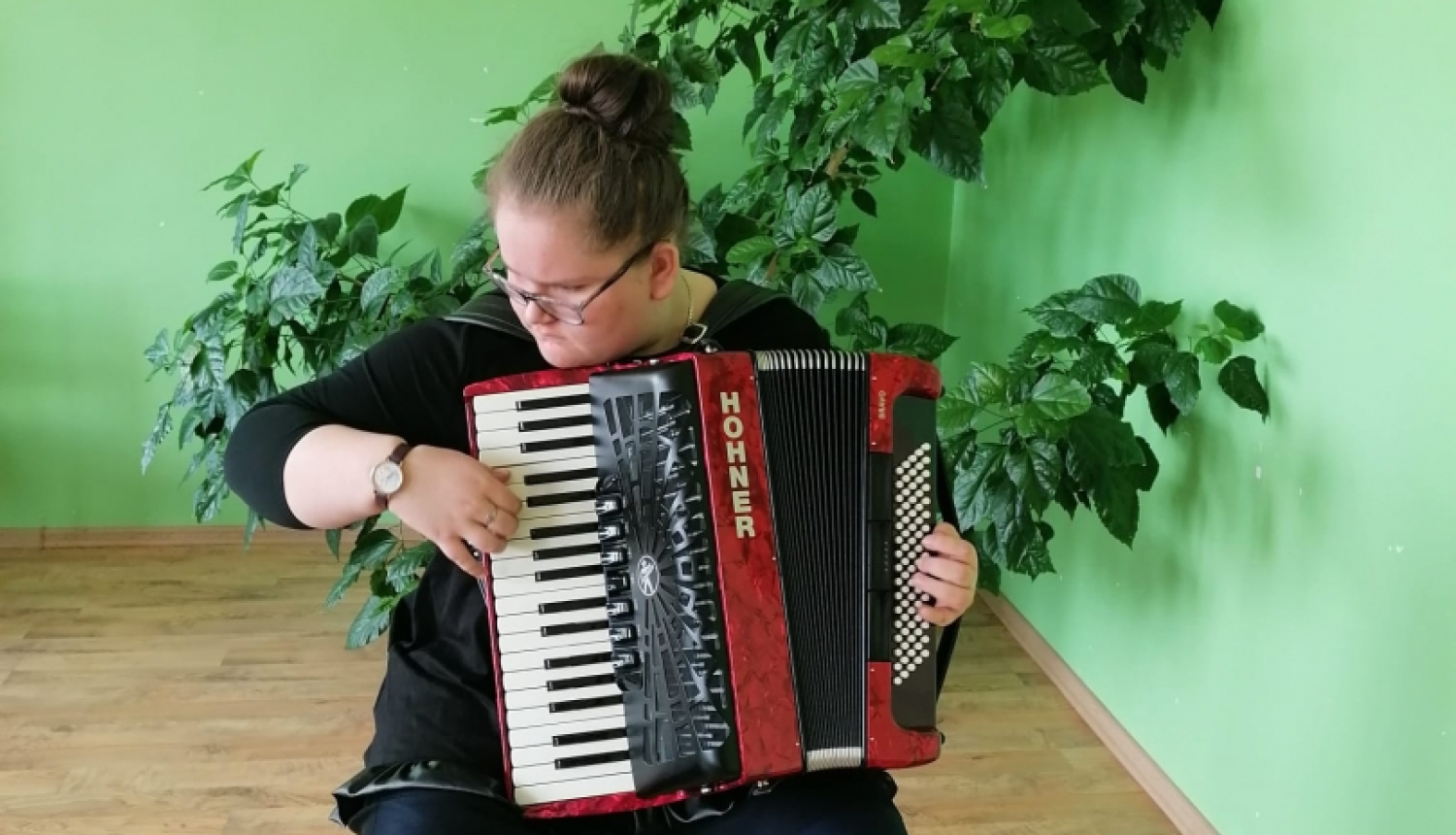 Viļakas Mūzikas un mākslas skola iegādājas jaunu akordeonu