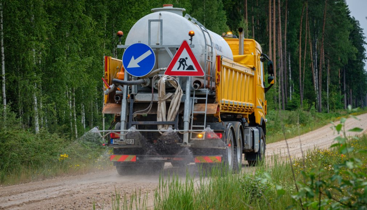 Par autoceļu un ielu apstrādi ar atputekļošanas līdzekli