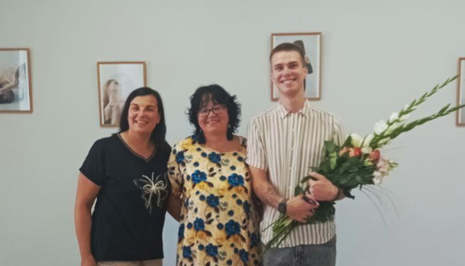 Svinīgi atklāta Kaspara Babāna fotoizstāde “Āda kā ziedlapa”