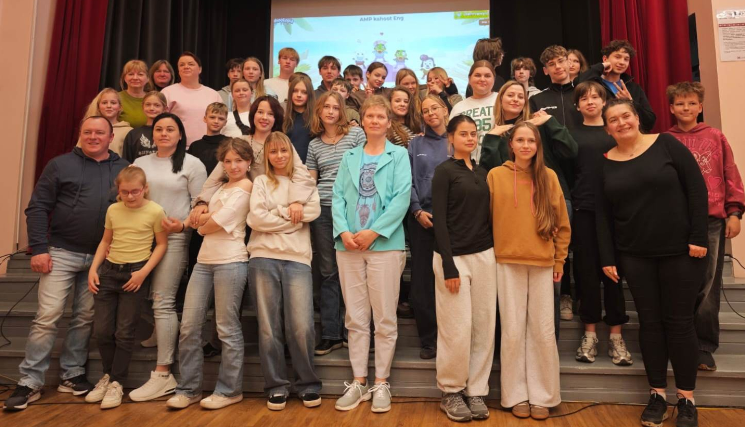 Nordplus Junior projekta dalībnieku kopbilde Alsungas Mākslu pamatskolā 